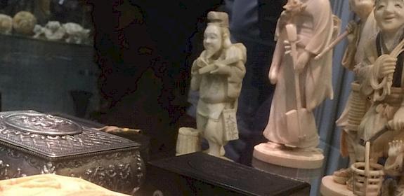 Ivory items on display © TRAFFIC